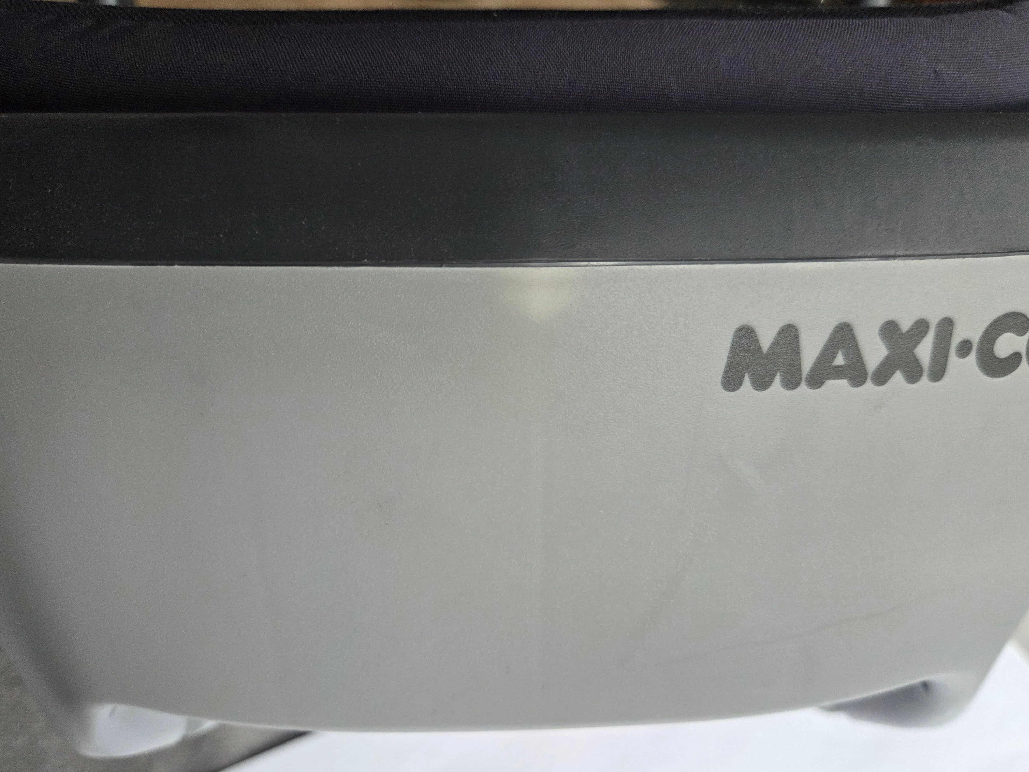 Maxi Cosi Coral Babyschale Essential Graphite,
Leichte gebrauchsspuren(siehe Bilder), voll funktionsfähig